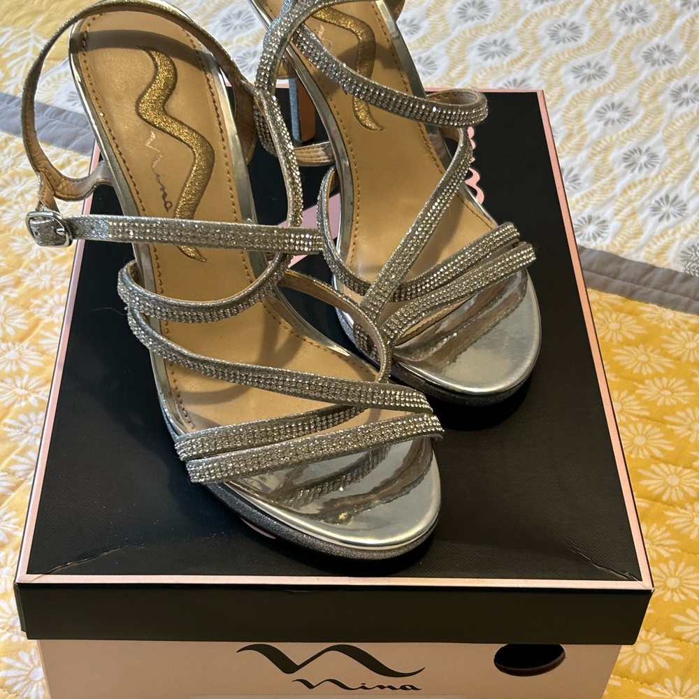 Nina Sparkling Silver 4 inchHeels Worn Once w/box